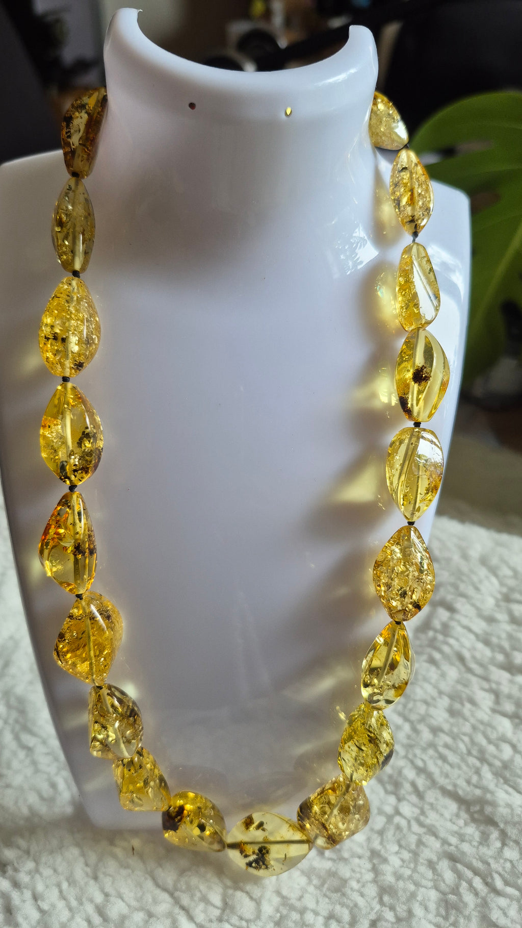 Twisted Teardrop Statement Necklace – 51 cm